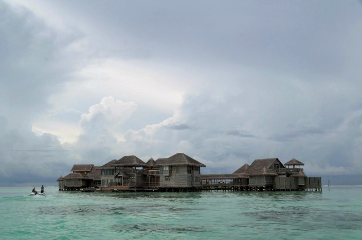 overwater villas maldives lagoon